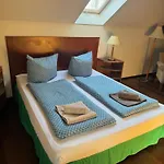 Guest house Unter Der 250 Jaehrigen Eiche - Lehde Zentrum 3*