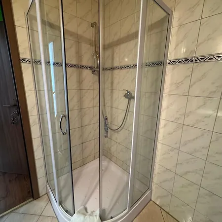 Unter Der 250 Jaehrigen Eiche - Lehde Zentrum Kaupen