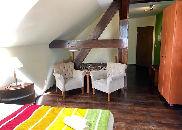 Unter Der 250 Jaehrigen Eiche - Lehde Zentrum Kaupen