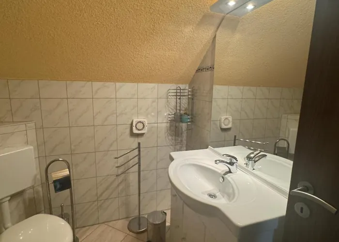 ゲストハウス Unter Der 250 Jaehrigen Eiche - Lehde Zentrum Kaupen